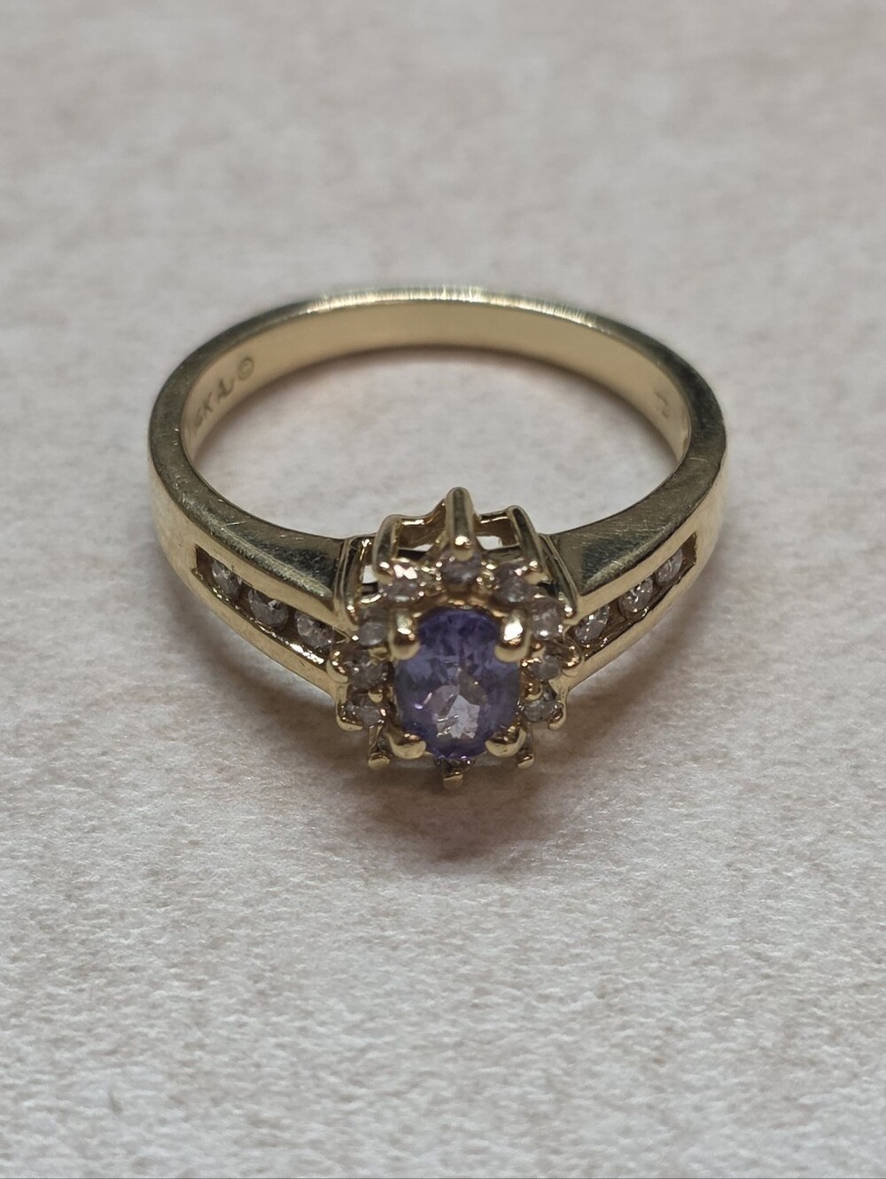 14k Yello Gold Ring - Picture 4 of 9